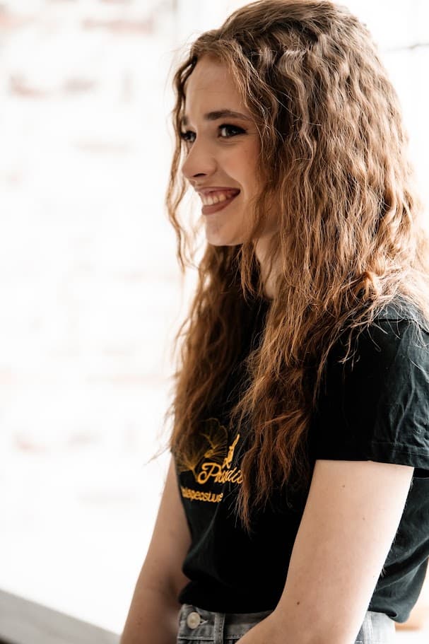 Elora (Lola) — Lola Peostuudio peokorraldaja