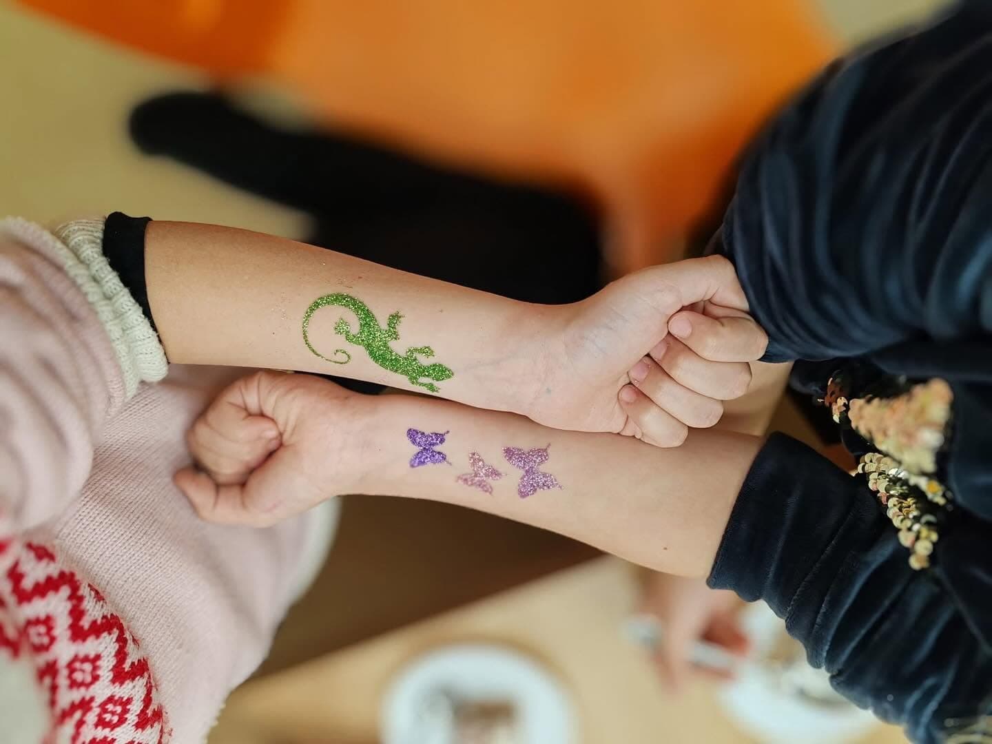 Glitter-tattood